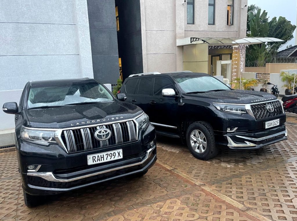 Land Cruiser V8 Rental in Rwanda
