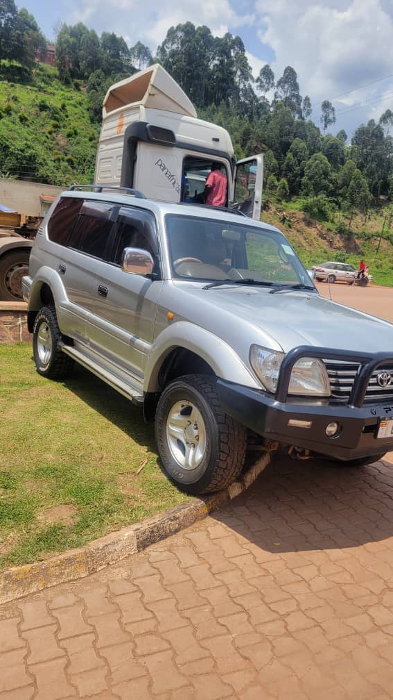 Car Rental for Rwanda and Uganda Road Trips
