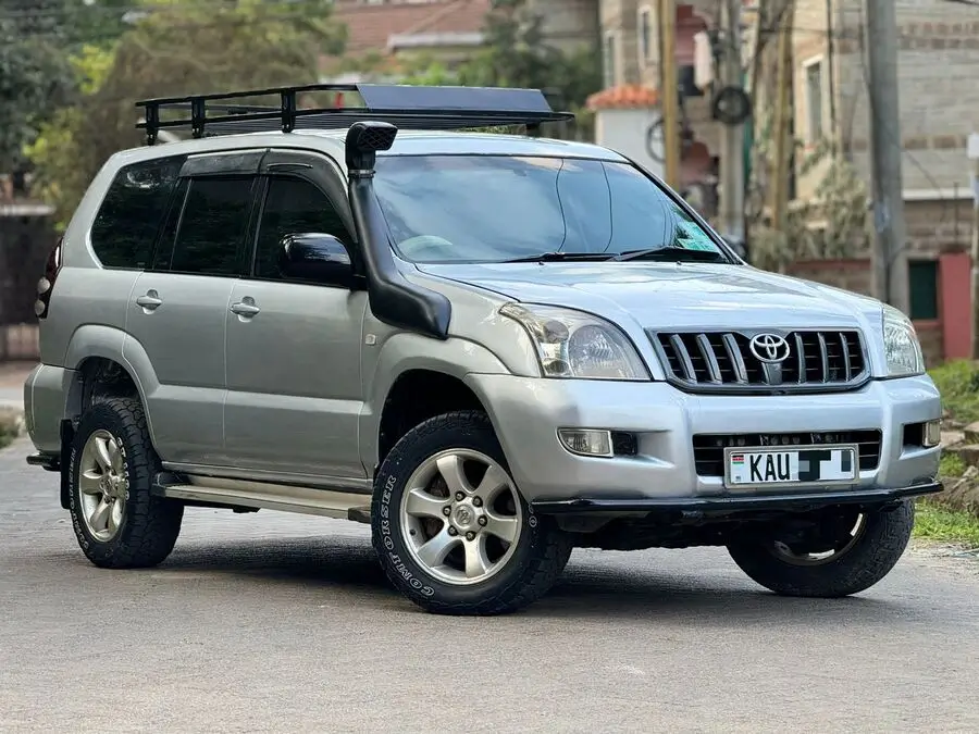 4x4 safari car rental in Rwanda for national park adventures